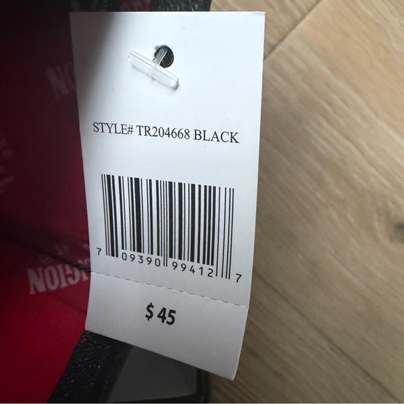 True Religion Men's Leather Slim Bi-Fold Wallet RFID Protection NWT $45 Gift Box - Picture 5 of 5